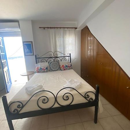 Aeolos Apartments Akrotiri  Bagian luar foto