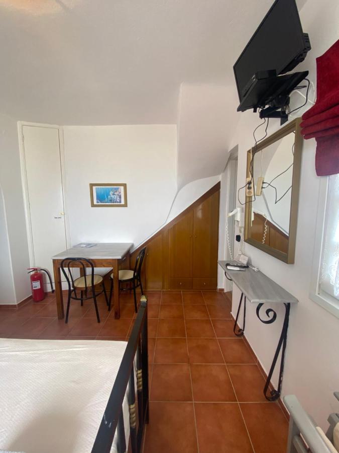 Aeolos Apartments Akrotiri  Bagian luar foto